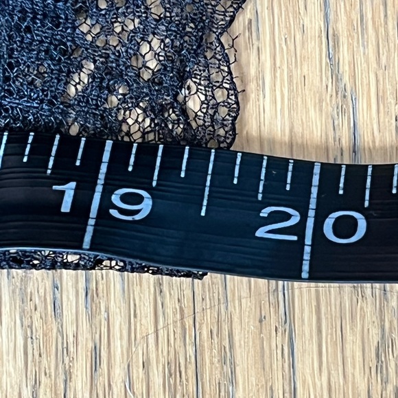 Black Lace Veil - Picture 7 of 7